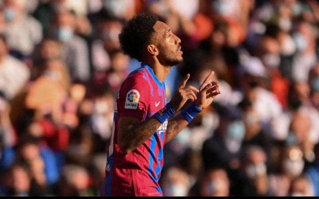 バレンシア戦躍動のオーバメヤン、実はハットトリックだった！ 3点目は背中の擦りゴールに