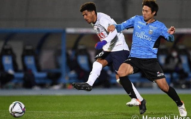 「勝手に飲水タイム」後に始まった右サイドからの猛攻【王者・川崎フロンターレとの開幕節で見えたFC東京の「大いなる可能性」】(2)