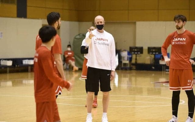 男子代表を縁の下で支える勝久ジェフリーAC…指揮官は「ただの通訳じゃない」