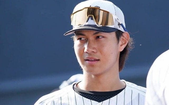 今年のロッテ藤原は「背中からイケメン」　新背番号1のお披露目に「ドキドキしちゃう」