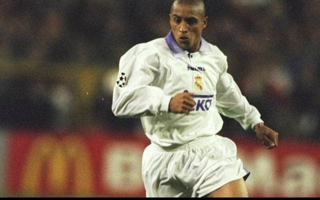 コーナーフラッグ付近から弾丸シュートを突き刺す！ロベルト・カルロスがあのFKよりも気に入っている生涯ベストゴール