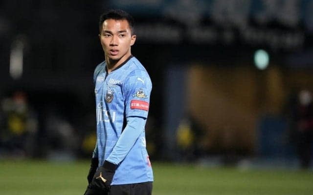 「うわ上手っ！」川崎フロンターレMFチャナティップが鳥かごで「異次元の軸足半周ヒールパス」を披露！チームメイト遠野大弥も驚く「超絶スキル」!!