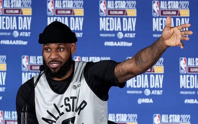 レブロンとレイカーズの関係が悪化？ 原因はフロントの消極的な補強策か？？