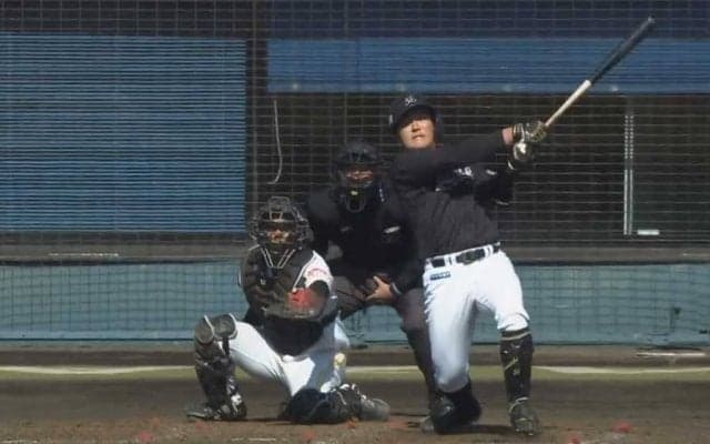 凡フライのはずがバックスクリーン弾　ロッテ21歳の驚愕弾道が「目の錯覚みたい」