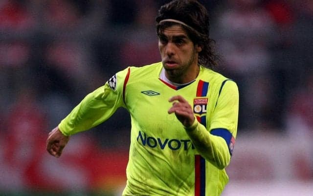 FKの魔術師・ジュニーニョ、CLバルセロナ戦の一撃に再脚光「歴代一番上手い」