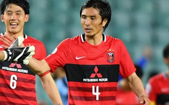 那須大亮がシント＝トロイデン入団?! 背番号「４」のネーム入りユニ着用写真を公開