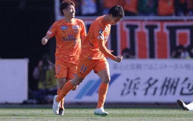 「#伝統の巻シュー」3年ぶり“静岡ダービー”決勝点は“清水の中山”「片山の背中がカットインと言っている」