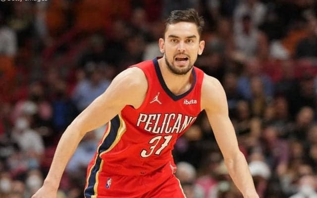 トーマス・サトランスキーがスパーズとの契約バイアウトに合意し、ウィザーズと契約か