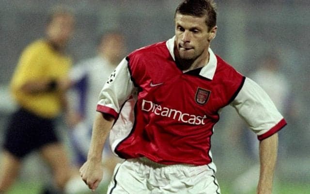 アーセナルでも活躍した元ウクライナ代表DF、イギリスでの指導者目指すも悲痛な訴え「この戦争を終わらせる必要がある」