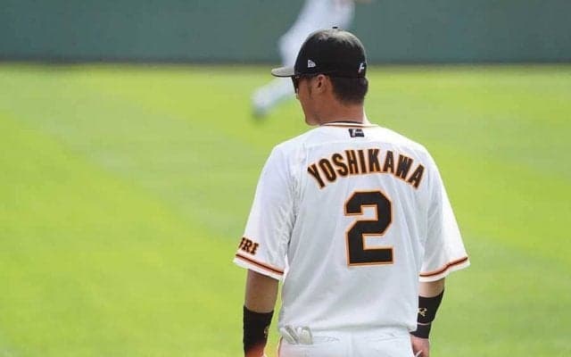 今季こそ名手・菊池涼に「勝てる」　巨人吉川の“空中浮遊スロー”が「えげつい」