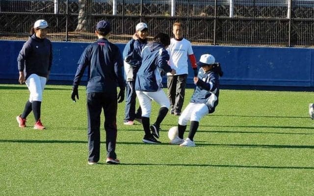 綱引きに受け身も…技術向上に繋がる“異競技トレ”　強豪女子中学硬式チームの練習法