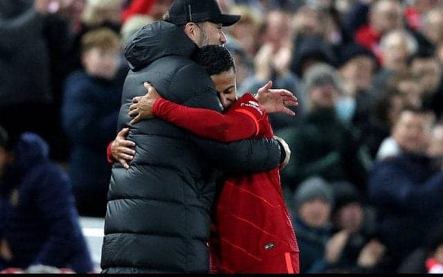 キックオフ直前に負傷のチアゴが涙を流すも、チームメイトの活躍で試合後には満面の笑みに