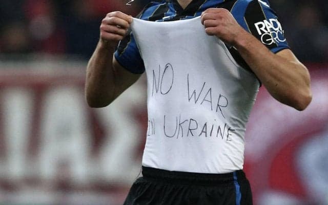 かつてはストイコビッチが注意…欧州では黙認された試合中の戦争反対のメッセージ、Jリーグの見解は「政治的なメッセージは行ってはならない」