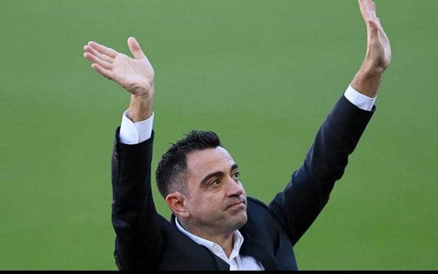 「全く一緒だ」ペドリの“ヒール股抜き”をチャビ監督もやっていた！酷似したプレーをバルセロナが公開