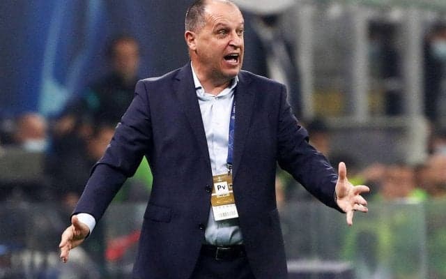 半年前にレアル倒した監督がまさかの二刀流！ 軍隊に入りウクライナを守る