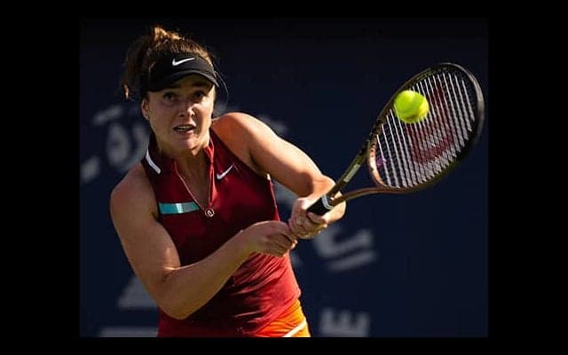 棄権示唆スイトリナ 初戦突破