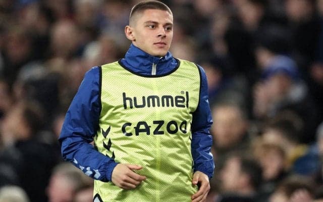 「子供の人生を地下牢に閉じ込めることに」ウクライナ代表DFミコレンコが沈黙するロシア代表のキャプテンをSNSで攻撃