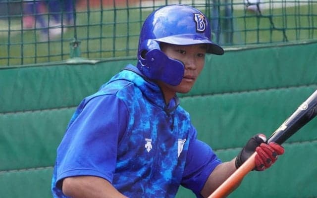 三浦監督も仰天「いや～速かったね！」　DeNA育成新人が快速2盗塁＆2安打