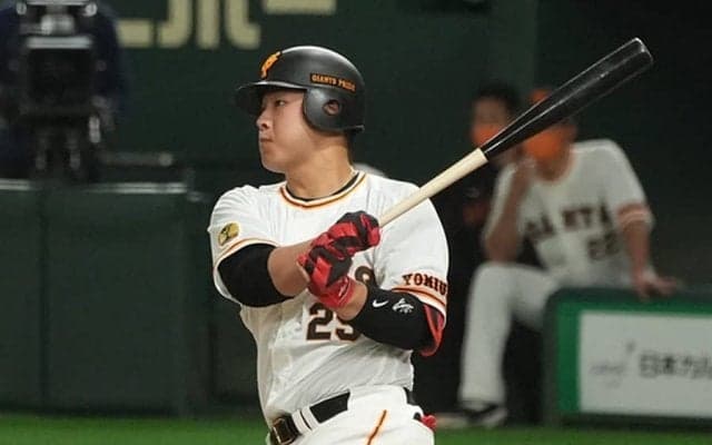 巨人岡本、止まらない2戦3発！　2夜連続バックスクリーン弾＆特大2ラン