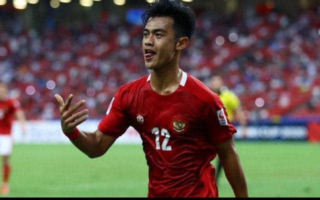 インスタフォロワー300万人、東京Vに加入するインドネシア代表DFが在インドネシア大使館訪問で笑顔！「誇りを持って活躍したい」