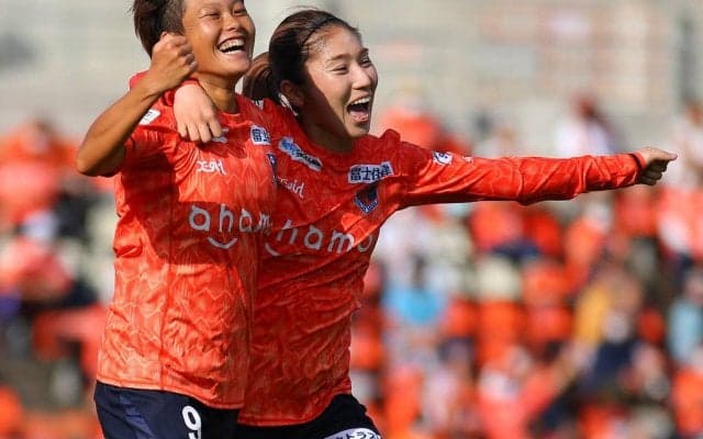 大宮V・仲田歩夢、元Jリーガーが手掛けるスーツ姿公開に「スーツ姿も可愛らしい」「戦隊ものみたい」