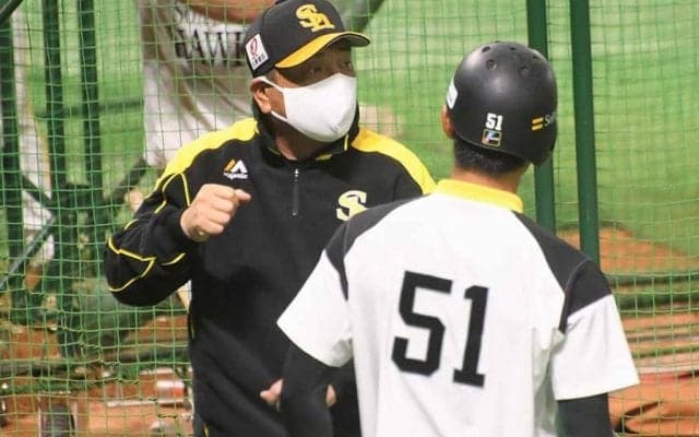 鷹・藤本監督が探るコーチ陣の適材適所　オープン戦では首脳陣も日替わり入れ替え