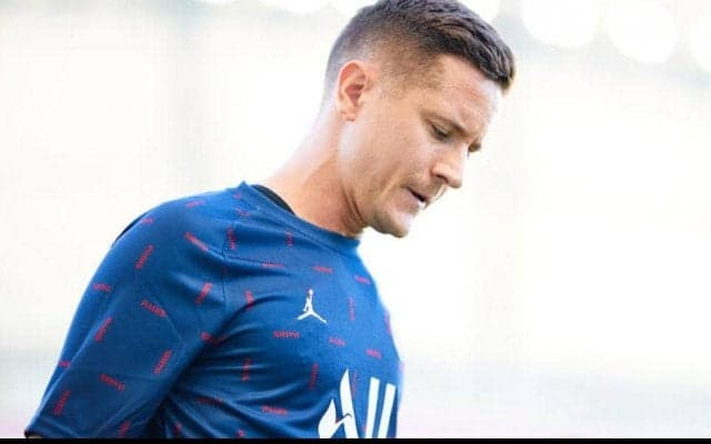 右目が腫れ上がった痛々しい姿…PSGのMFが原因は明かさずも「難しい日々を過ごしている」