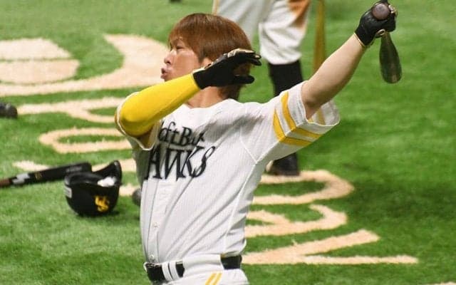 “城島そっくり”鷹・甲斐が一発含む2安打　悩む弟子に師匠がかけた言葉とは？
