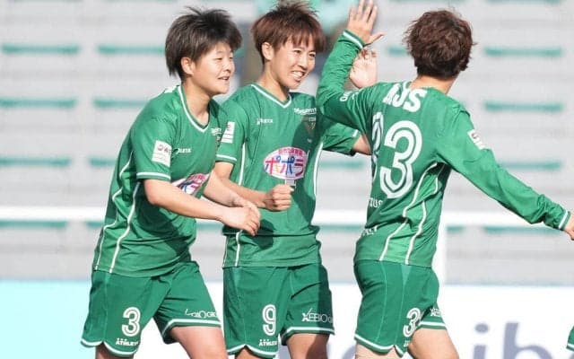 WEリーグ再開! 首位INAC神戸ドローで追走のマイ仙台と浦和Lが白星、ベレーザ植木理子はハットトリック達成【WEリーグ第12節】