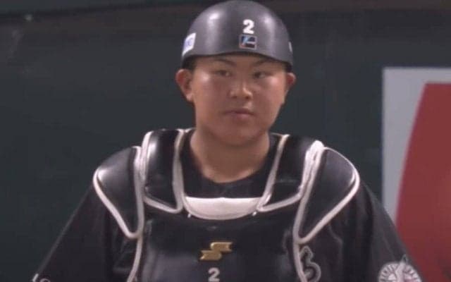 佐々木朗希の163キロを“ビタドメ”　ロッテ高卒ルーキーが「キャッチングうますぎ」