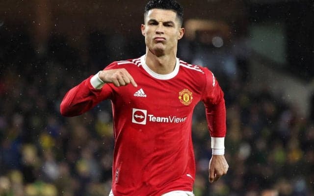 神々しい局部、C・ロナウド像の下半身が輝きを放つ「全員が爆笑した」