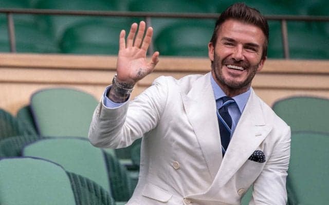 イケメン過ぎ！ 長男の誕生日を祝うベッカム、赤ちゃん抱く若き23年前の姿が注目