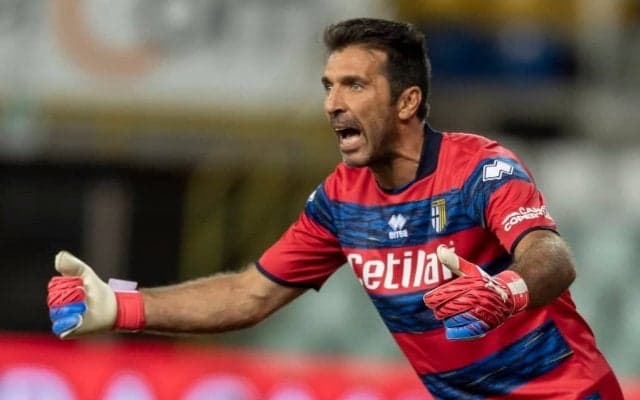 44歳でパルマと契約延長のジェンルイジ・ブッフォン!!世界を驚かす【40歳以上の鉄人5選手】(1)ポルトガル代表でも活躍した40歳DFにも期待!｢推定最高移籍金｣と｢現在の市場価値｣