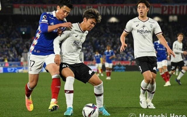 互いの流れをつくった20歳の小田裕太郎と「欧州帰り」の宮市亮【横浜F・マリノスとヴィッセル神戸の対戦が「まれにみる好ゲーム」になった理由】(1)