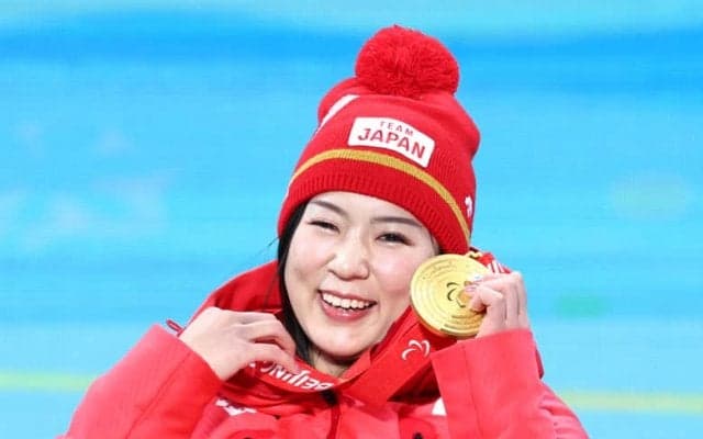 アルペンスキー・２大会連続金メダルの村岡桃佳、「二刀流」が生んだ強さの理由