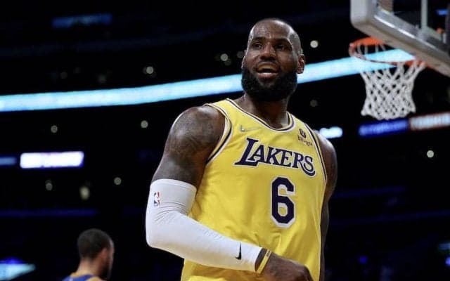 レブロンが56得点と大爆発…レイカーズがウォリアーズを撃破して連敗ストップ