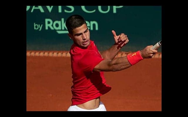 スペイン 3勝1敗で予選突破