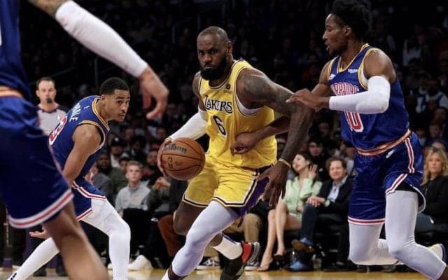 レブロンが圧巻の56得点で白星…イースタン首位攻防戦はヒートに軍配／NBA