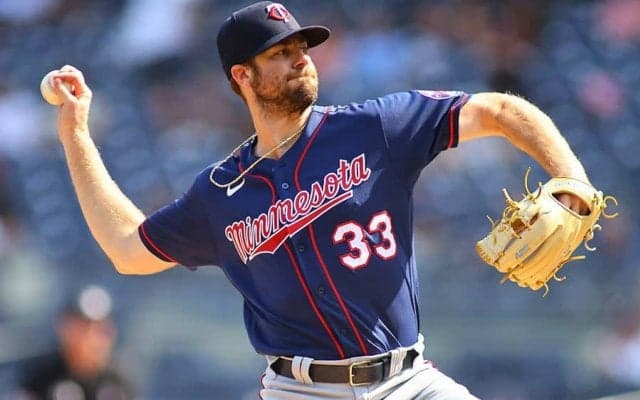 新庄監督もYouTube見て虜…日本ハム193cm助っ人右腕が来日、隔離へて合流予定