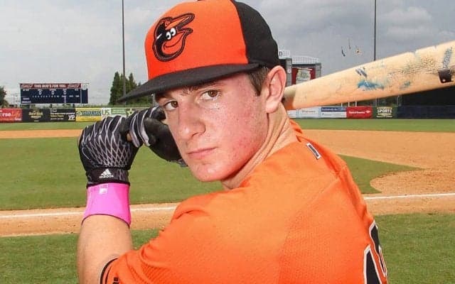 捕手と本格歌手の異色の“二刀流”　アストロズ23歳の挑戦にMLB公式も注目