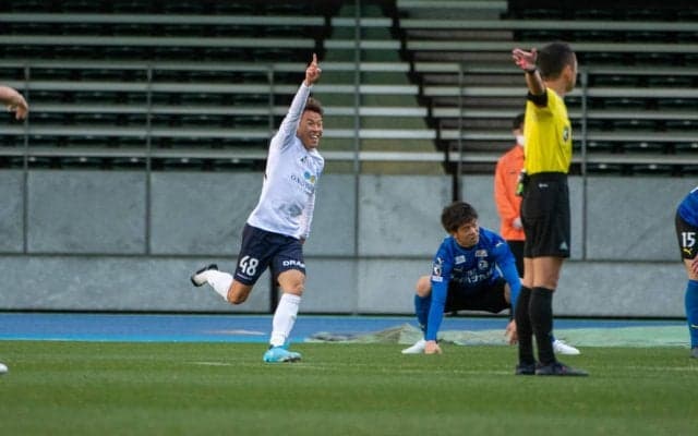 「スパイク履いてた方がシュートは難しい」J1リーグで衝撃の素足ゴール誕生！「やばすぎでしょ」