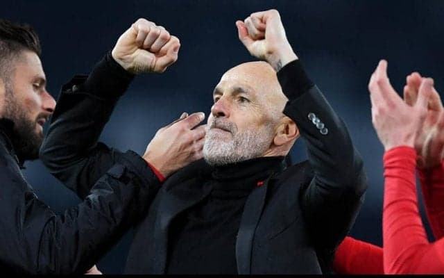 ミラン指揮官、ナポリを下して首位返り咲きも「スクデットの話は時期尚早」