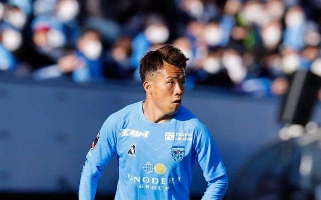 「まさかの素足ゴール」スパイクが脱げた横浜FCの山下諒也、歴史に残る衝撃的ゴール!「スパイク履いてたほうがシュートは難しい」と名言残す