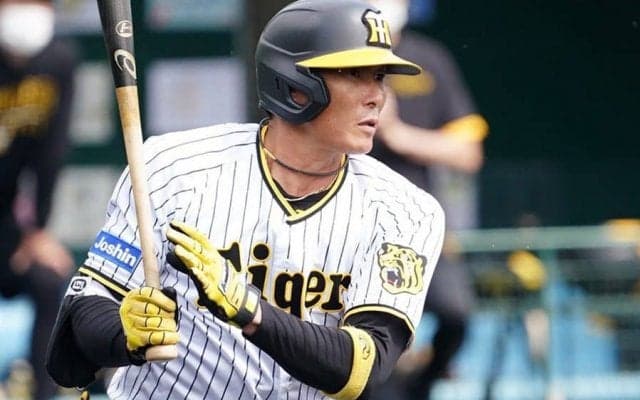 「異次元のスイングスピード」　虎糸井の豪快バックスクリーン弾が「本当に40歳!?」