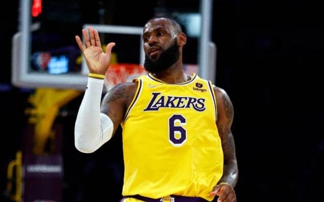 レブロンが歴代ベストスコアラー議論に自身の名前が挙がらないことへ嫉妬「ムカつくよ」