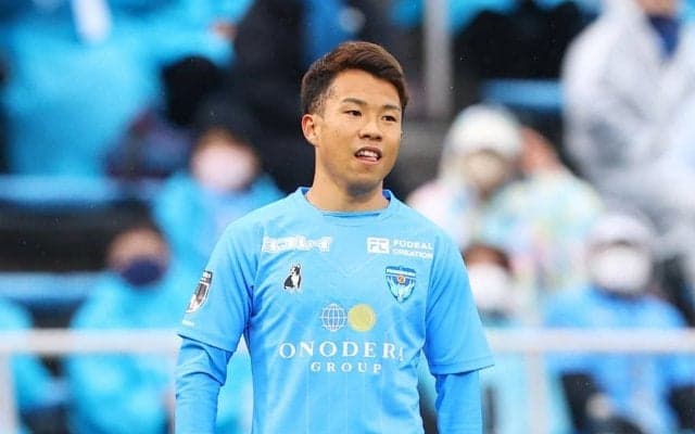 【J2大波乱のスタート】新潟、徳島、大分、長崎、琉球…「J1昇格候補」がつまづくなか「3連勝」の横浜FC、勝利を決めた山下諒也の「スパイクは脱げちゃったので」“素足ゴール”と“中村俊輔もサブ”の「チーム総合力」！(1)