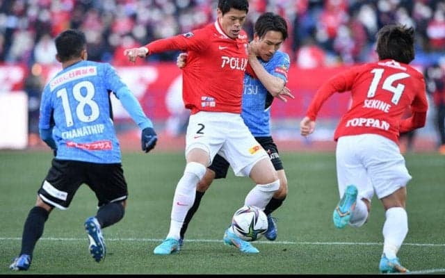 「マスク逆じゃない？」公式にも晒された浦和DF酒井宏樹が同僚の指摘に「間違ってるの分かったら載せないでください」とぼやき