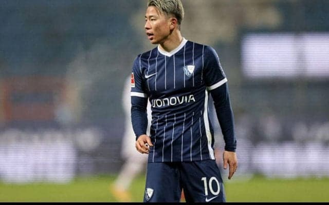 モデル？それともヤンキー？ 浅野拓磨がサングラス姿で4年前の香川＆酒井との3ショットを再現！