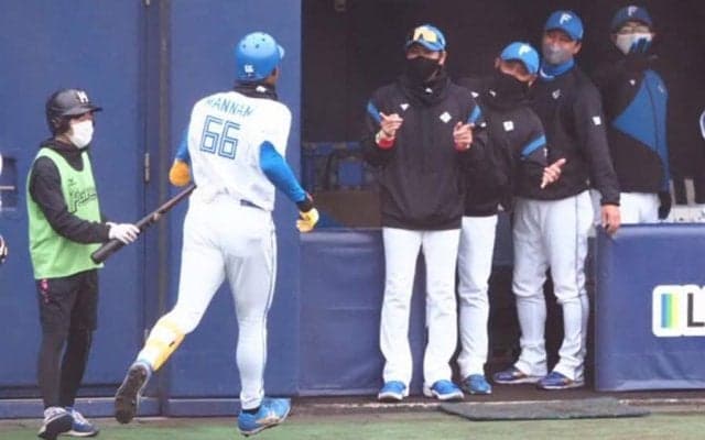 負けない新庄ビッグボス　采配的中、劣勢8回に代打万波が起死回生の同点3ラン