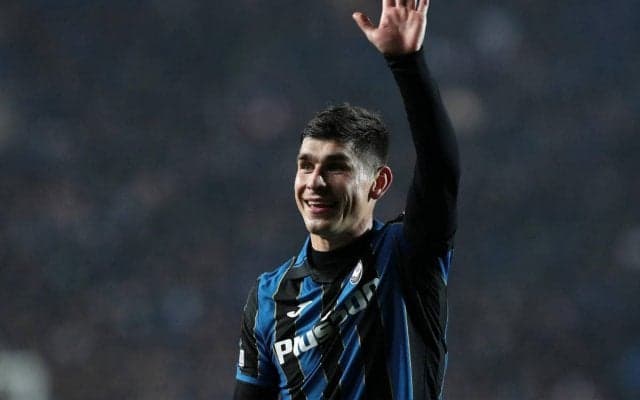 喪章を天に掲げる…ウクライナ代表MF、ゴール後の反戦メッセージに続いて母国の犠牲者を追悼